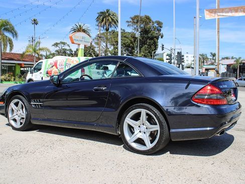Used 2011 Mercedes-Benz SL 550 image 3