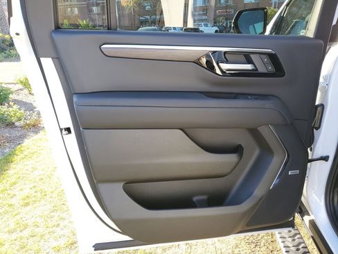 New 2026 Chevrolet Suburban Z71 w/ Z71 Off-Road Package image 17