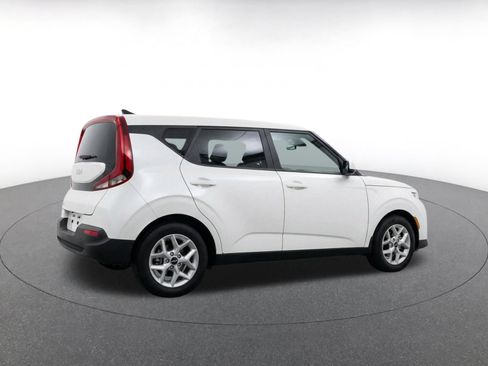 Used 2025 Kia Soul LX w/ LX Technology Package FWD image 11