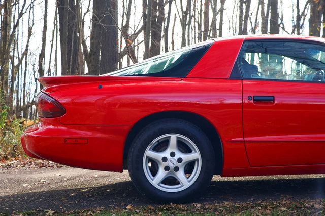 Used 1997 Pontiac Firebird Coupe w/ Opt Pkg RWD image 10