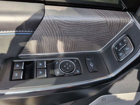 Used 2025 Ford F250 Platinum image 16