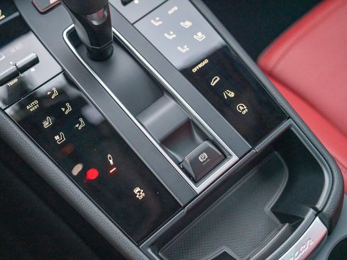 Certified 2026 Porsche Macan Turbo AWD/4WD image 20