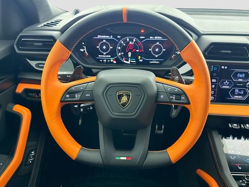 Used 2025 Lamborghini Urus SE image 11