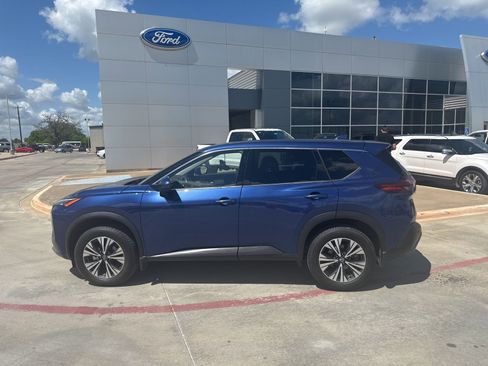 Used 2021 Nissan Rogue SV image 8