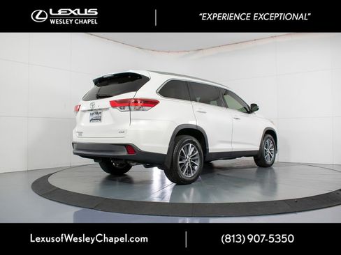 Used 2019 Toyota Highlander XLE image 6