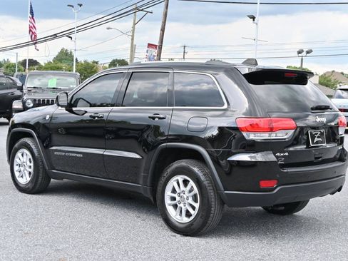 Used 2019 Jeep Grand Cherokee Laredo AWD/4WD image 9