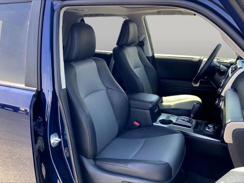 Used 2022 Toyota 4Runner SR5 Premium w/ Moonroof Package AWD/4WD image 9