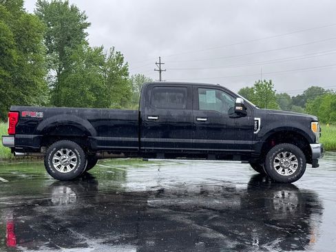 Used 2017 Ford F250 XLT w/ XLT Premium Package AWD/4WD image 4