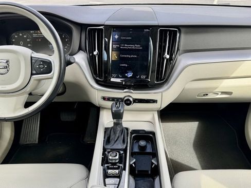 Used 2020 Volvo XC60 T5 Momentum w/ Protection Package Premier image 23