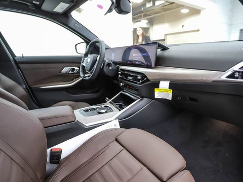 Used 2025 BMW 330i xDrive Sedan w/ Premium Package image 27