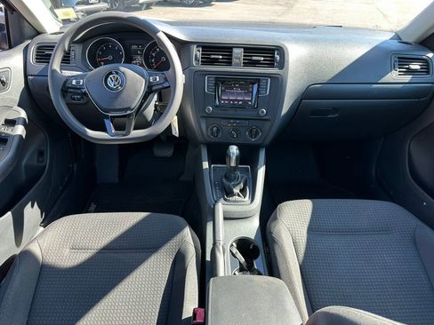 Used 2016 Volkswagen Jetta S image 12
