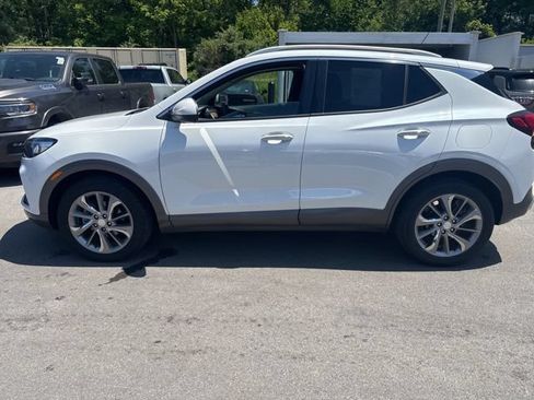 Used 2020 Buick Encore GX Essence w/ Experience Buick Package FWD image 4