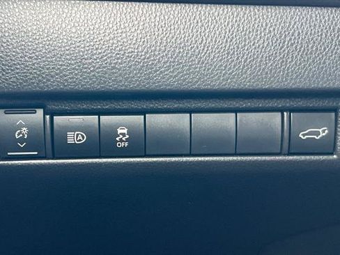 Certified 2023 Toyota Venza XLE AWD/4WD image 30