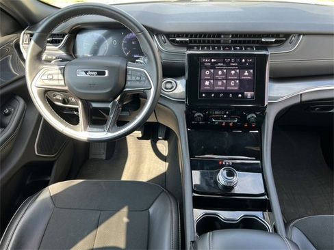 Used 2022 Jeep Grand Cherokee Altitude image 2