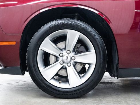 Used 2018 Dodge Challenger SXT RWD image 7