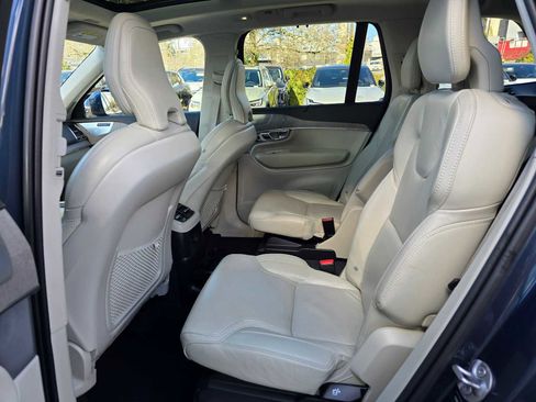 Used 2023 Volvo XC90 T8 Ultimate w/ Lounge Package image 17