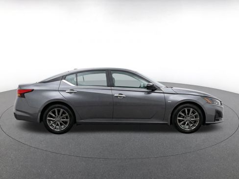 Used 2025 Nissan Altima 2.5 SV FWD image 10