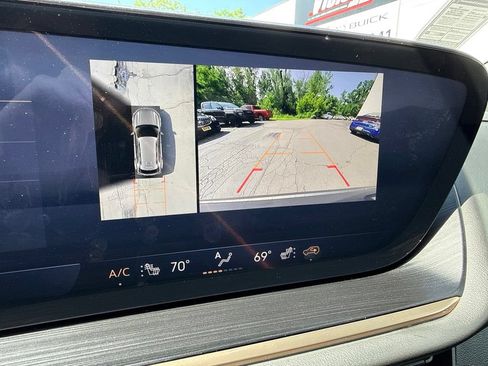 Used 2025 Buick Envision Avenir AWD/4WD image 31