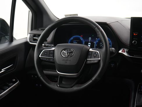 Used 2025 Toyota Sienna XSE AWD/4WD image 15