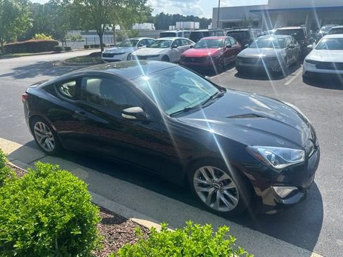 Used 2014 Hyundai Genesis 3.8 RWD image 8