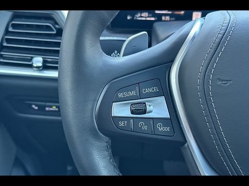 Used 2025 BMW X5 xDrive50e w/ Premium Package AWD/4WD image 18