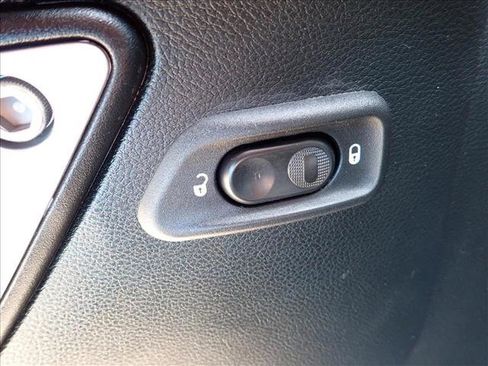 Used 2018 Jeep Wrangler Unlimited Sahara w/ Connectivity Group AWD/4WD image 12