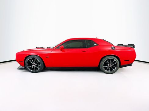 Used 2016 Dodge Challenger R/T Scat Pack RWD image 4