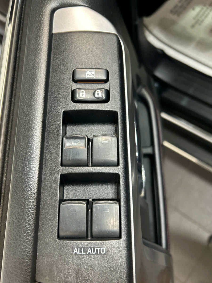 Used 2018 Toyota 4Runner Limited AWD/4WD image 26