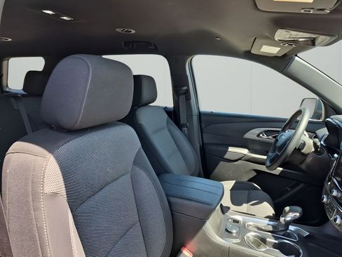 Used 2023 Chevrolet Traverse LT image 15