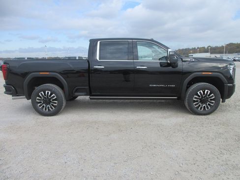 New 2026 GMC Sierra 2500 Denali Ultimate image 3