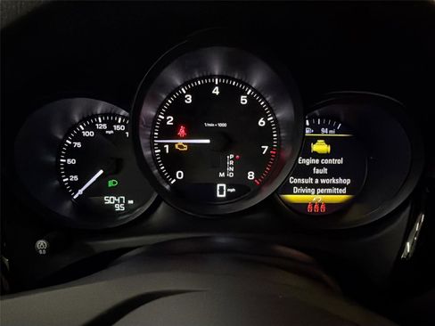 Certified 2025 Porsche Macan AWD/4WD image 19