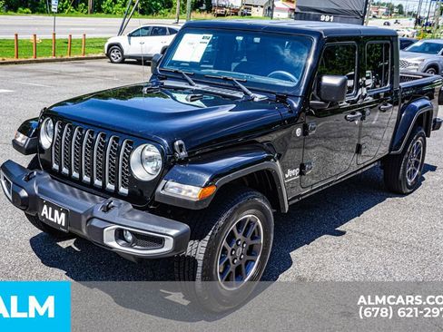 Used 2023 Jeep Gladiator Overland image 15