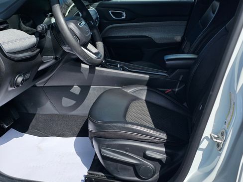 Used 2024 Jeep Compass Latitude image 18