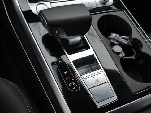 Used 2019 Audi Q8 Prestige image 18