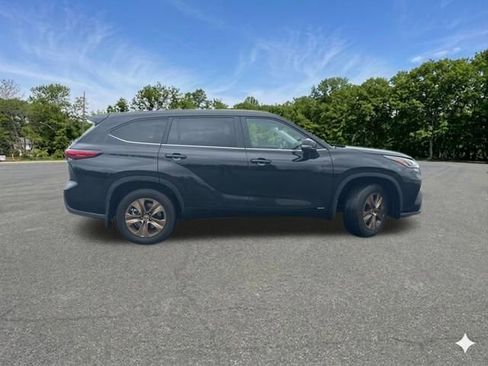 Used 2023 Toyota Highlander Bronze Edition AWD/4WD image 8