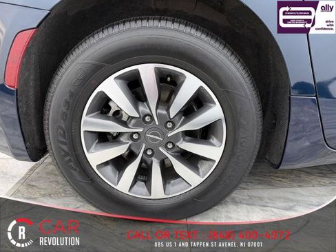 Used 2021 Chrysler Pacifica Touring-L image 13