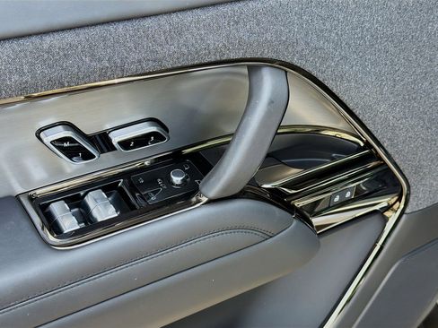 Used 2024 Land Rover Range Rover Sport Dynamic SE image 23