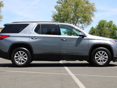 Used 2020 Chevrolet Traverse LT w/ Driver Confidence II Package AWD/4WD image 7
