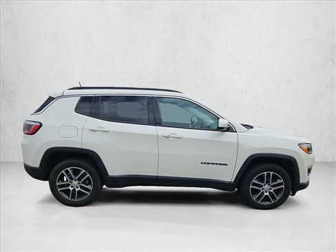 Used 2019 Jeep Compass Latitude w/ Cold Weather Group AWD/4WD image 4
