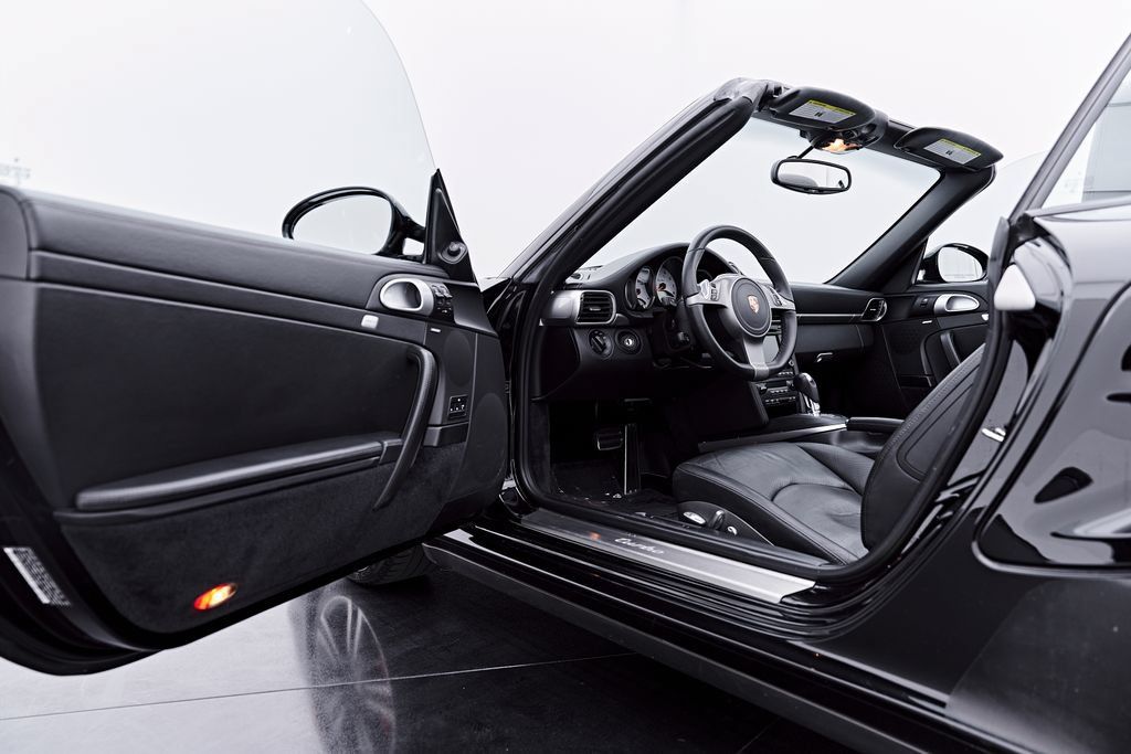 Used 2010 Porsche 911 Turbo AWD/4WD image 42