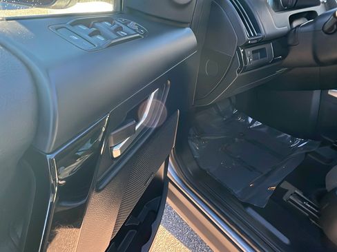 Used 2013 Land Rover LR2 image 15