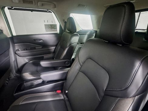 Certified 2024 Nissan Pathfinder SL w/ SL Premium Package FWD image 8