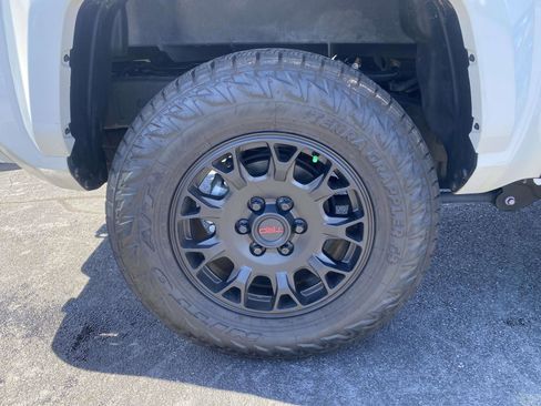 Used 2024 Toyota Tacoma TRD Sport w/ TRD Sport Upgrade Package image 9