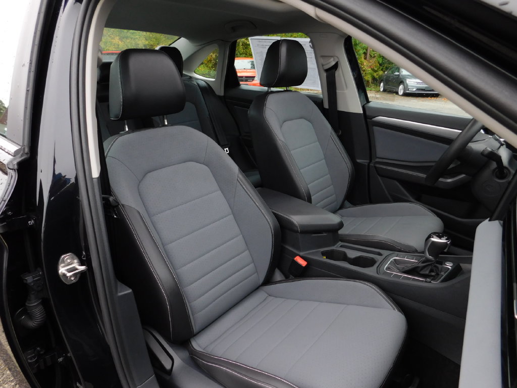 Used 2026 Volkswagen Jetta SE FWD image 12