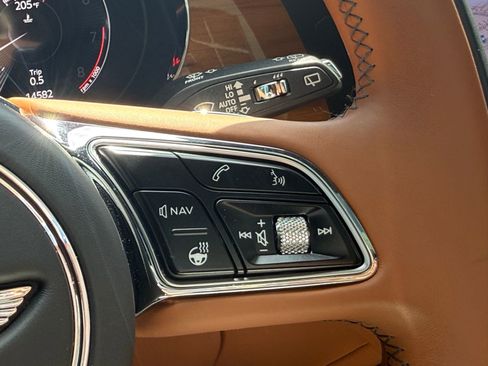 Certified 2021 Bentley Bentayga image 42