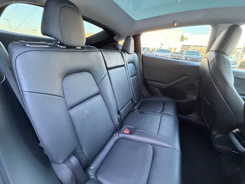Used 2022 Tesla Model Y Performance image 18