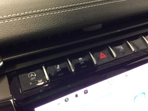 Used 2024 Jeep Grand Cherokee Limited image 28