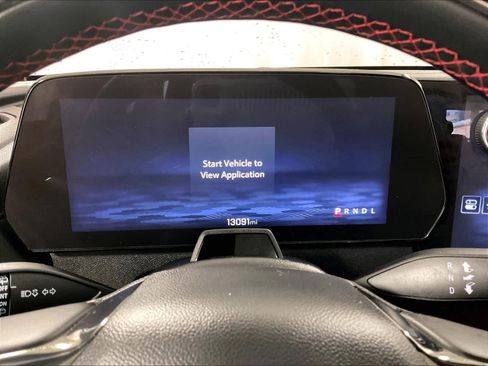 Used 2025 Chevrolet Traverse RS image 25