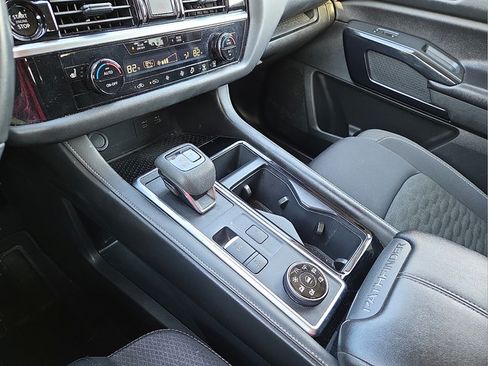 Used 2025 Nissan Pathfinder SV AWD/4WD image 25