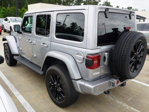 Used 2021 Jeep Wrangler Unlimited Sahara AWD/4WD image 8